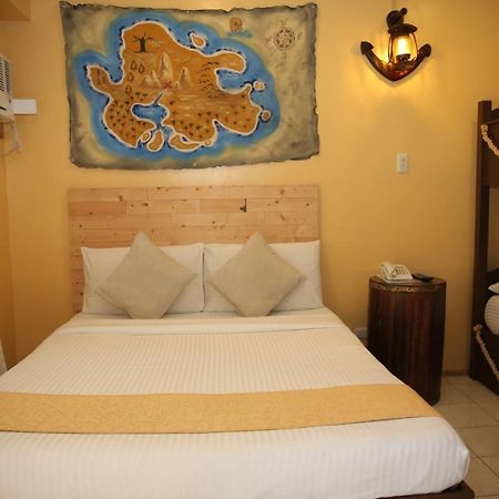 Eon Centennial Resort Hotel & Waterpark Iloilo Esterno foto
