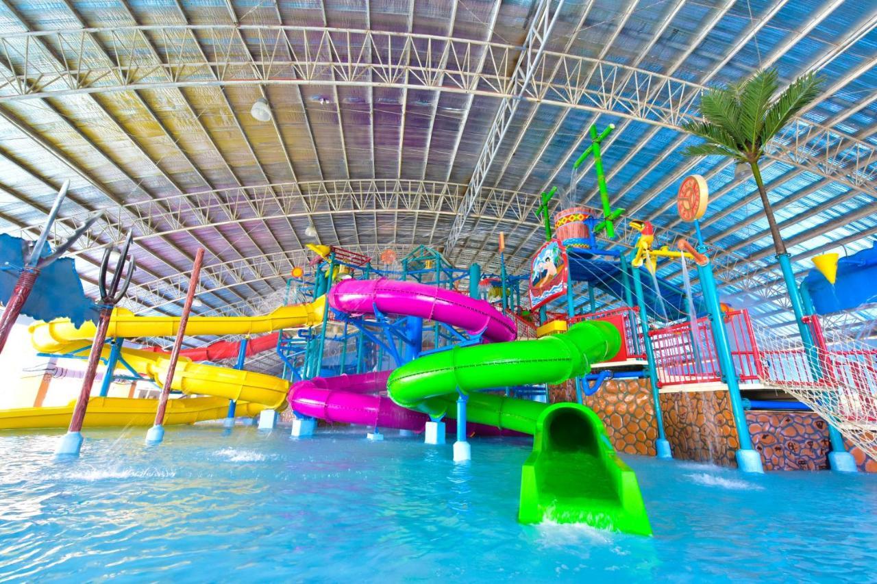 Eon Centennial Resort Hotel & Waterpark Iloilo Esterno foto