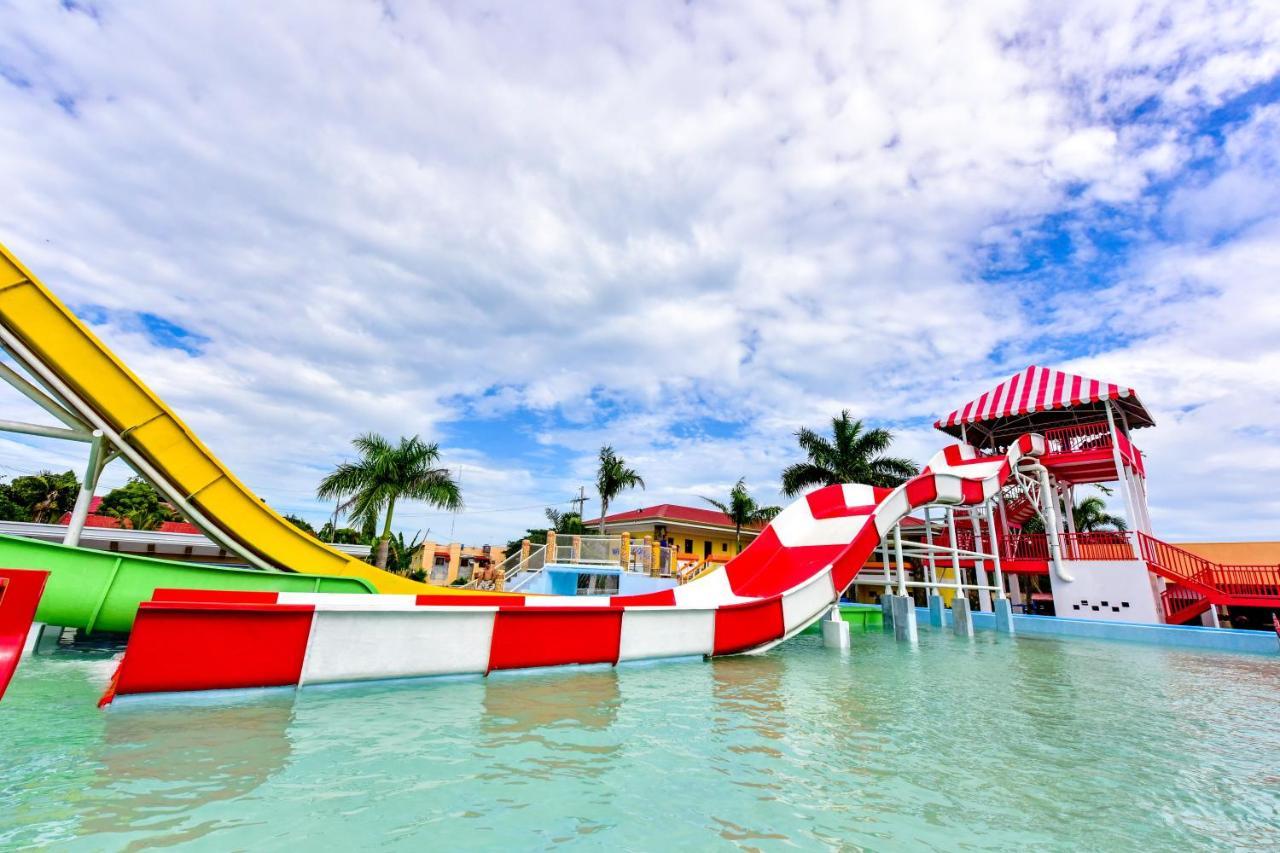 Eon Centennial Resort Hotel & Waterpark Iloilo Esterno foto