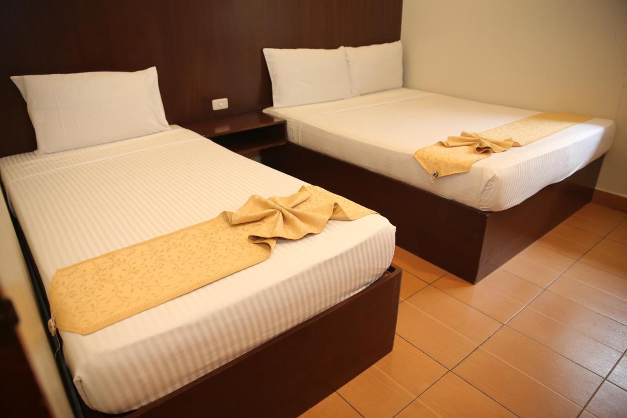 Eon Centennial Resort Hotel & Waterpark Iloilo Esterno foto