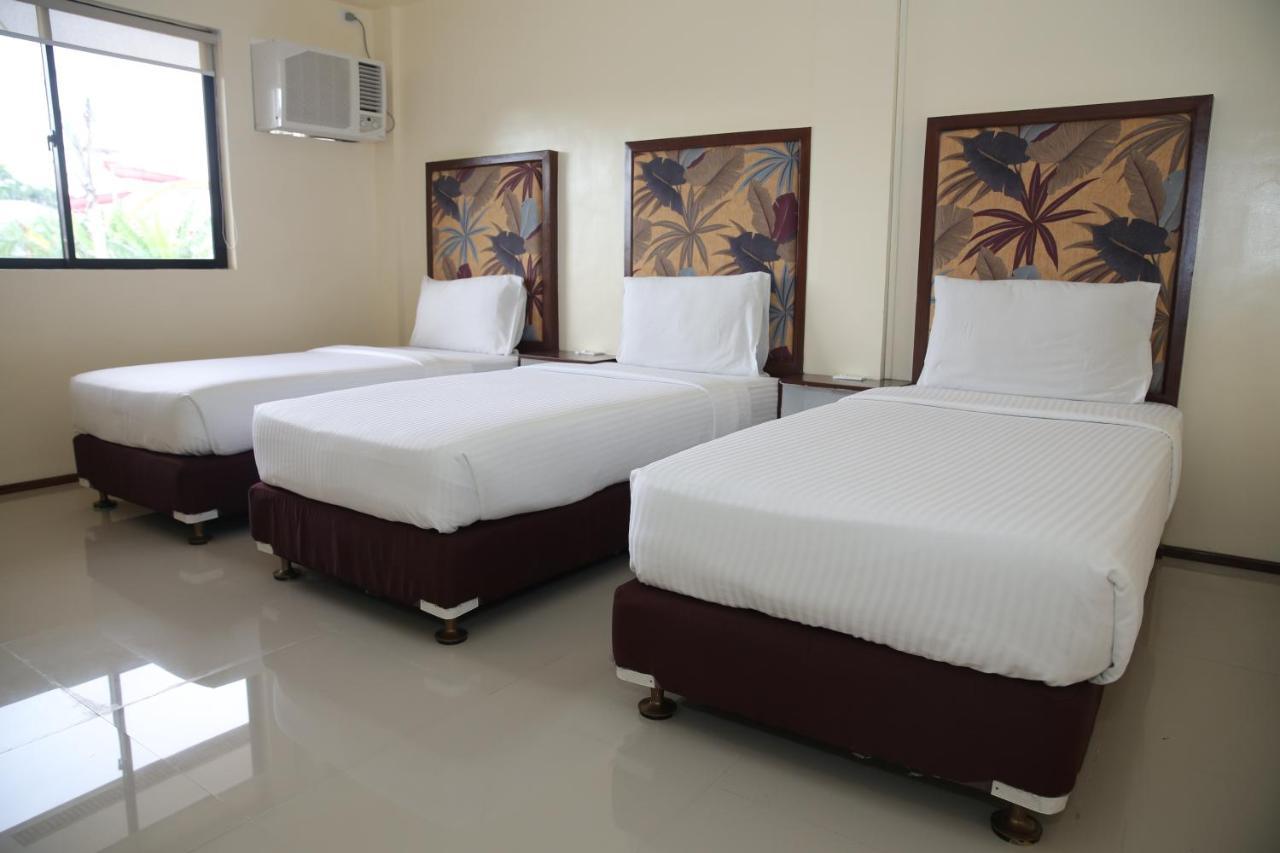 Eon Centennial Resort Hotel & Waterpark Iloilo Esterno foto