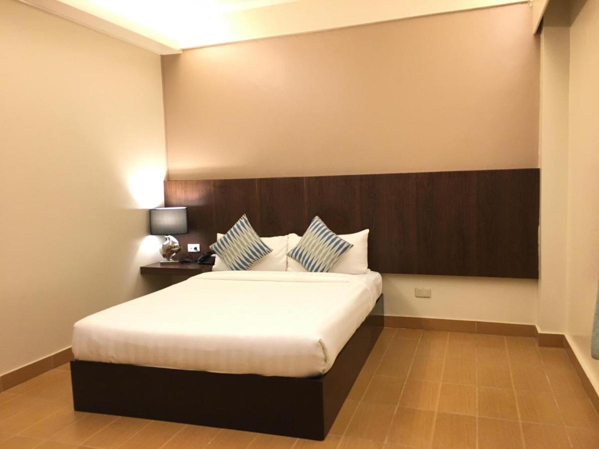 Eon Centennial Resort Hotel & Waterpark Iloilo Esterno foto