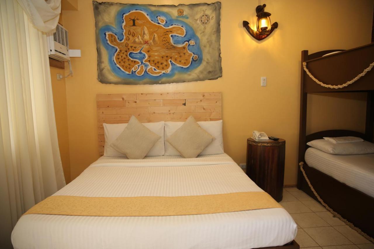 Eon Centennial Resort Hotel & Waterpark Iloilo Esterno foto