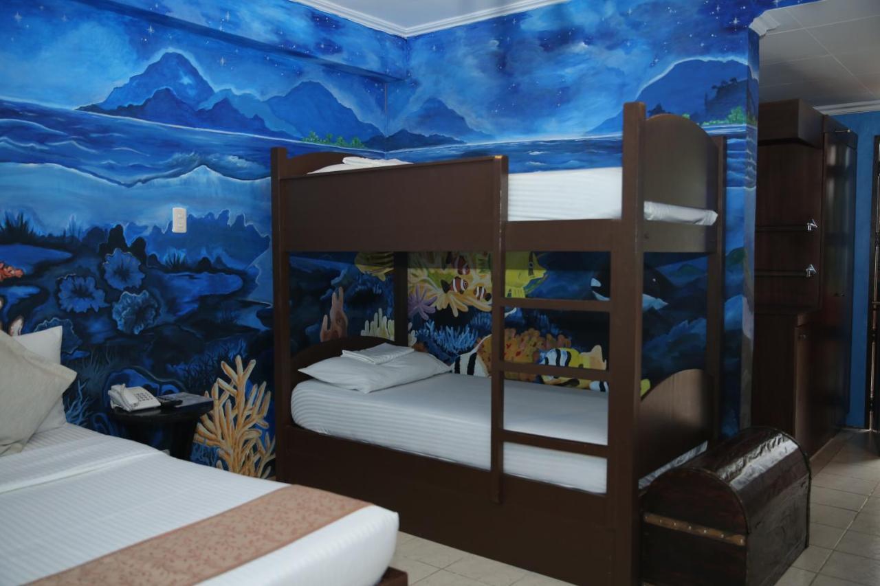 Eon Centennial Resort Hotel & Waterpark Iloilo Esterno foto